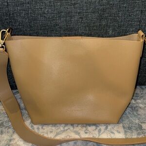 Elegant Tan Leather Shoulder Bag